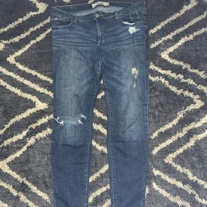 Distressed Abercrombie & Fitch Skinny Jeans 👖